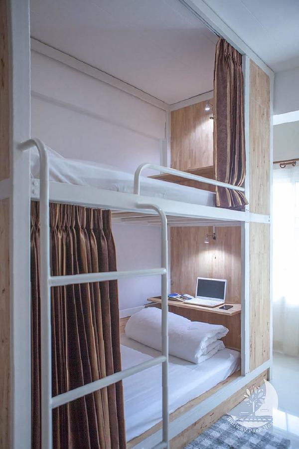 Railway Park Hostel Csiangmaj Kültér fotó