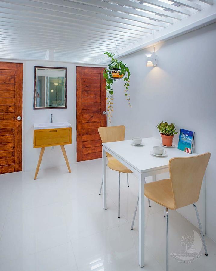 Railway Park Hostel Csiangmaj Kültér fotó